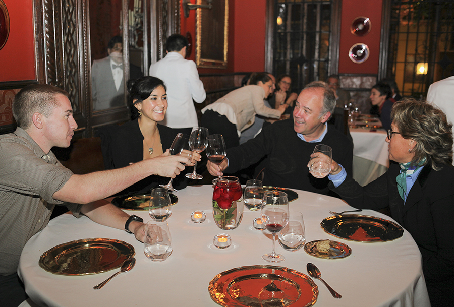 Group Brindis blogfeatured