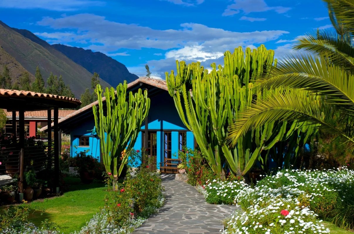 Giving Back In The Sacred Valley: Asociación Sol Y Luna 7 solyluna exterior