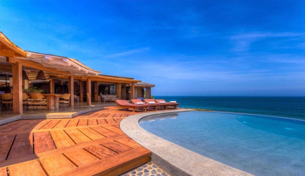 Beachside villa in Mancora