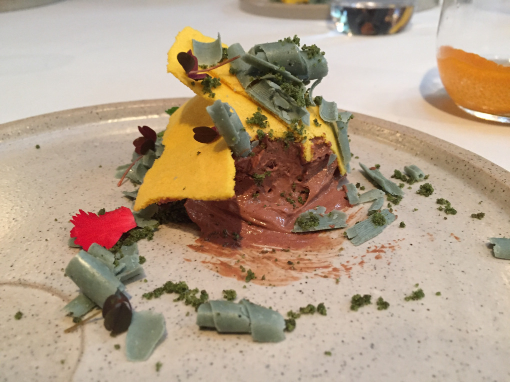Dish made of editable clay