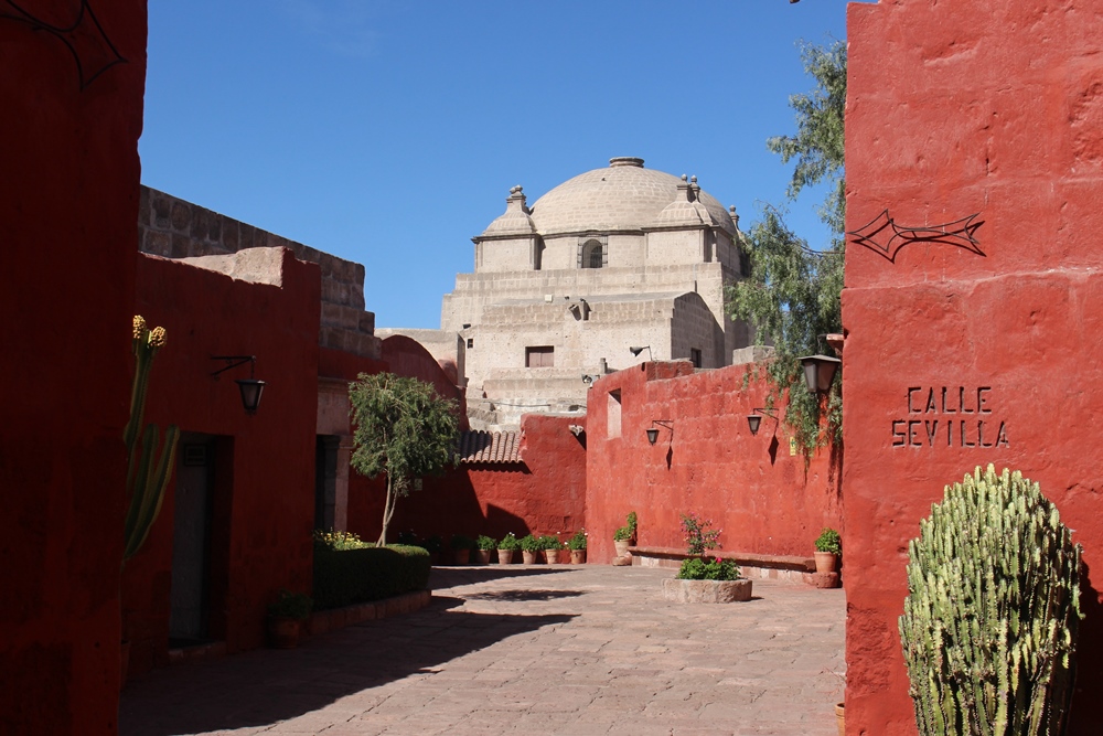 Your Guide To Things To Do In Arequipa And Colca Canyon 2 santa catalina monastery
