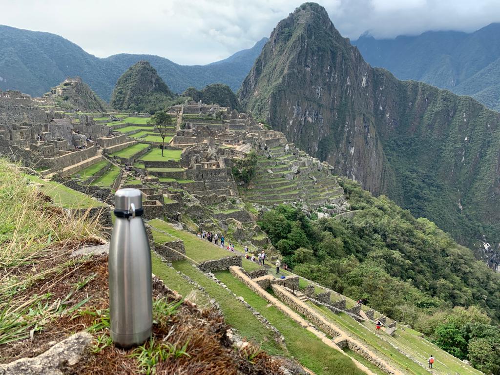 Conscious Travel: How Aracari Is Supporting &Quot;Peruanos Sin Agua&Quot; 3 Aracari fluye water bottles in Machu Picchu