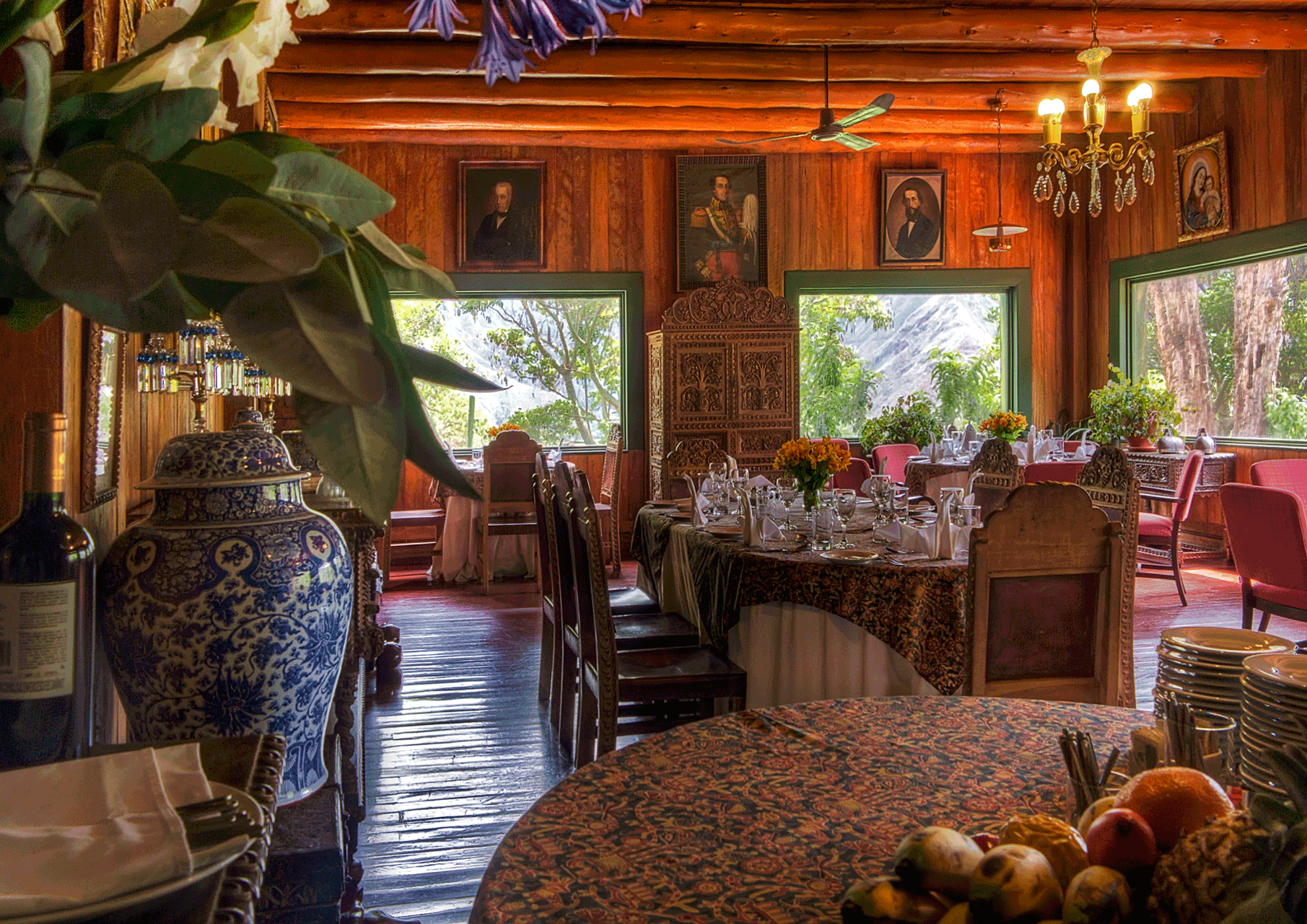 hacienda huayoccari dining room