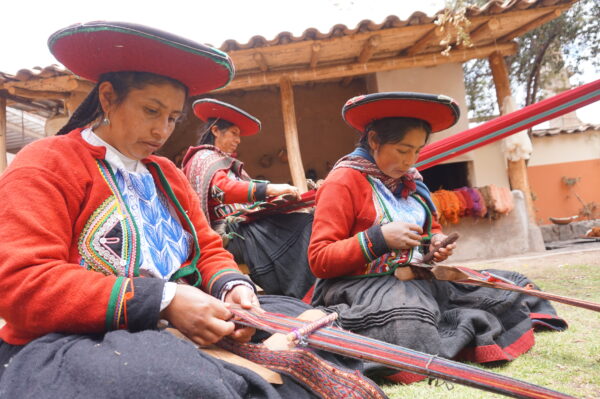 Traditional Peruvian Art And Craft - Handmade In Peru 5 nilda weaving 2