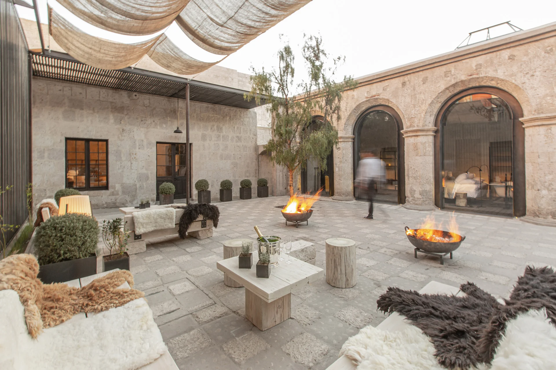 5 Cirqa Parador